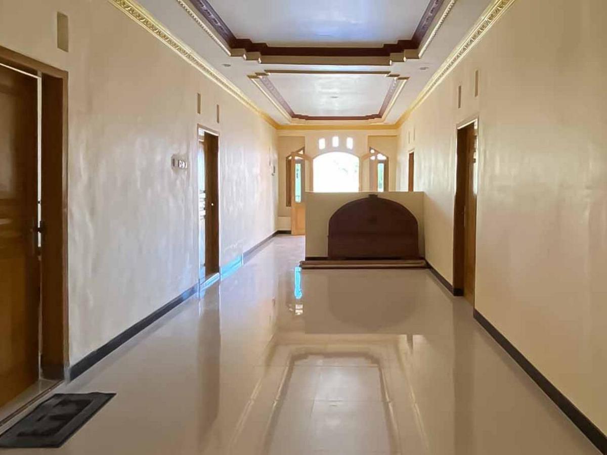 Palace Syariah Homestay Redpartner บันยูวังงี ภายนอก รูปภาพ