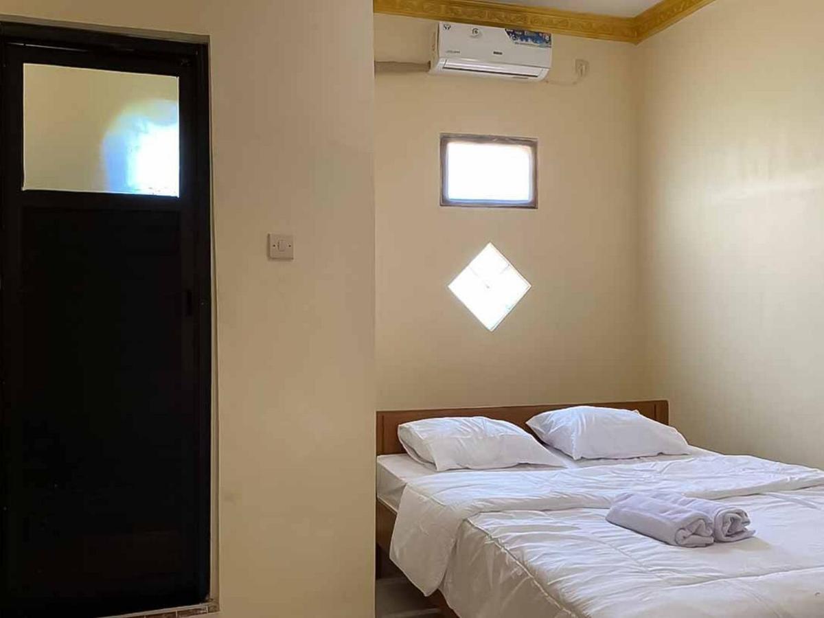 Palace Syariah Homestay Redpartner บันยูวังงี ภายนอก รูปภาพ