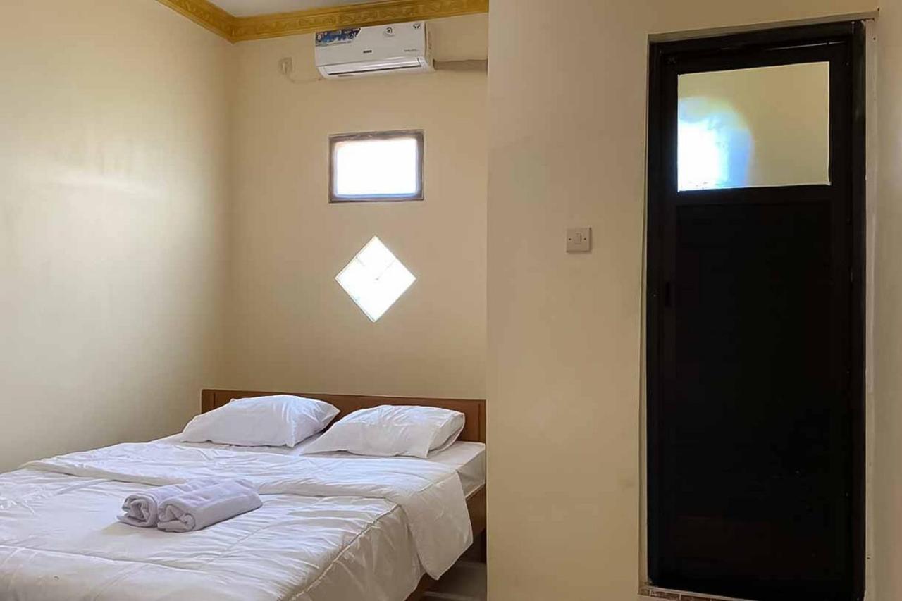 Palace Syariah Homestay Redpartner บันยูวังงี ภายนอก รูปภาพ